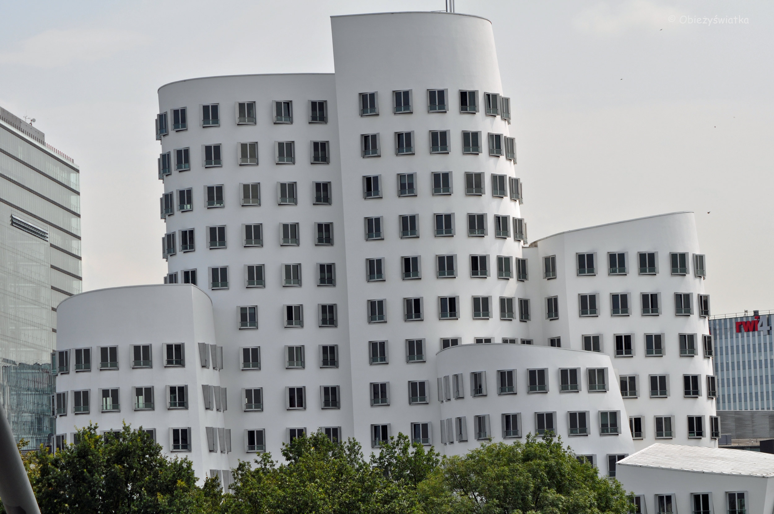 Neuer Zollhof - budynki Franka Gehry'ego w Düsseldorfie
