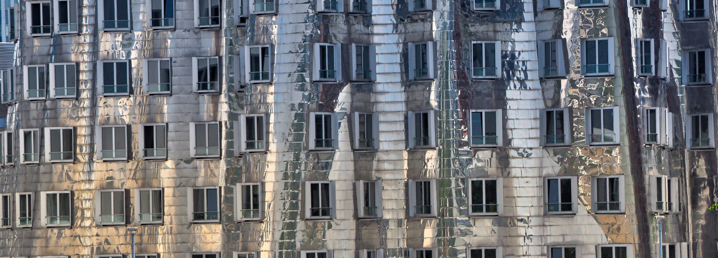Neuer Zollhof - budynki Franka Gehry'ego w Düsseldorfie