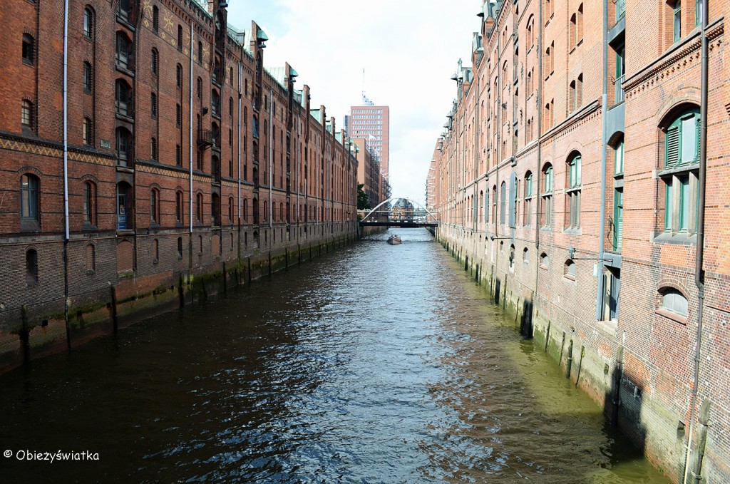 Jeden z kanałów Speicherstadt w Hamburgu