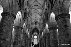 Normańskie kolumny - Katedra św. Magnusa w Kirkwall, Orkady, Szkocja