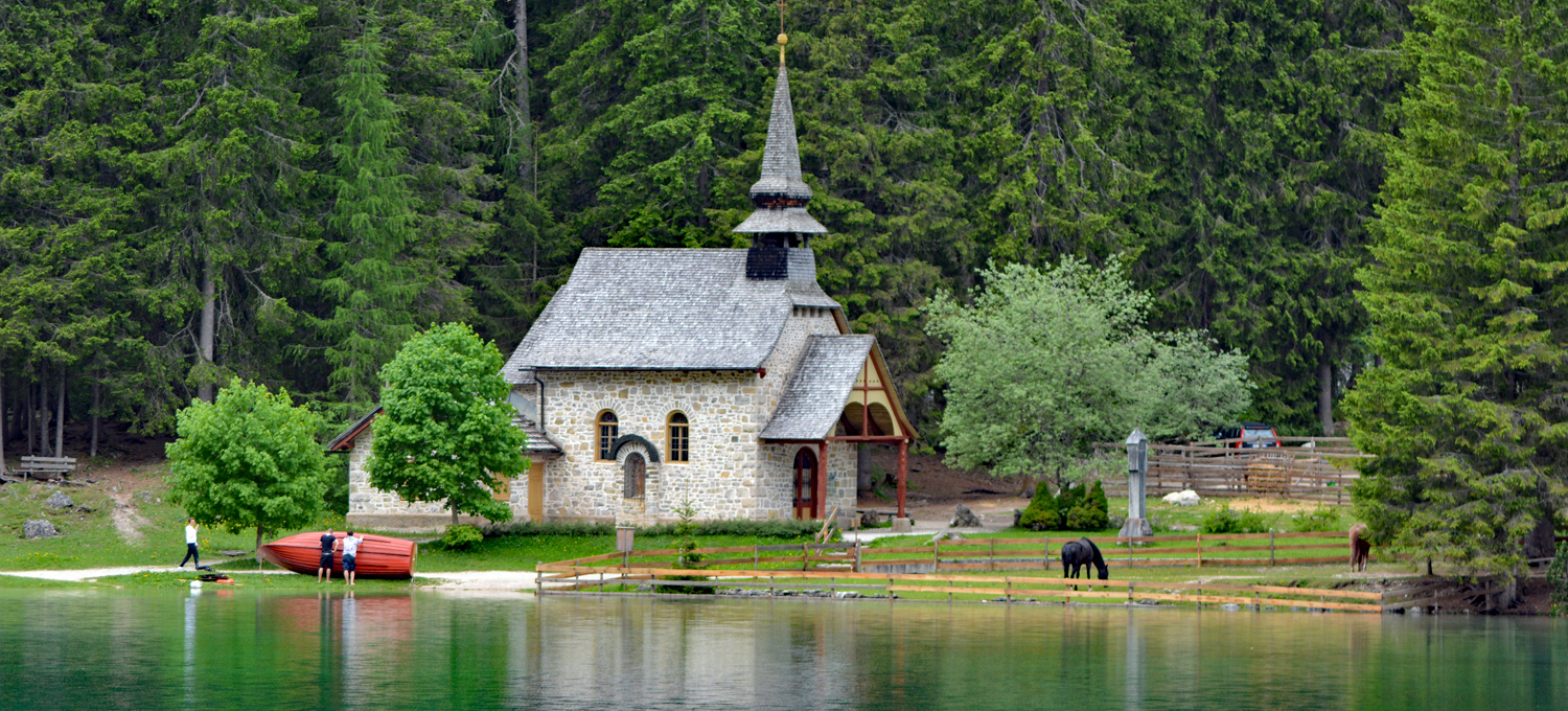 Kapliczka nad Pragser Wildsee