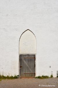 Zasypany kościół w Skagen - jeden z portali