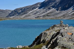 Błękitna woda i skały - Gamle Strynefjellsvegen, Norwegia