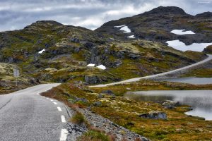 Surowy krajobraz Aurlandsfjellet, Norwegia