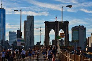 Brooklyn Bridge - widok w kierunku Manhattanu