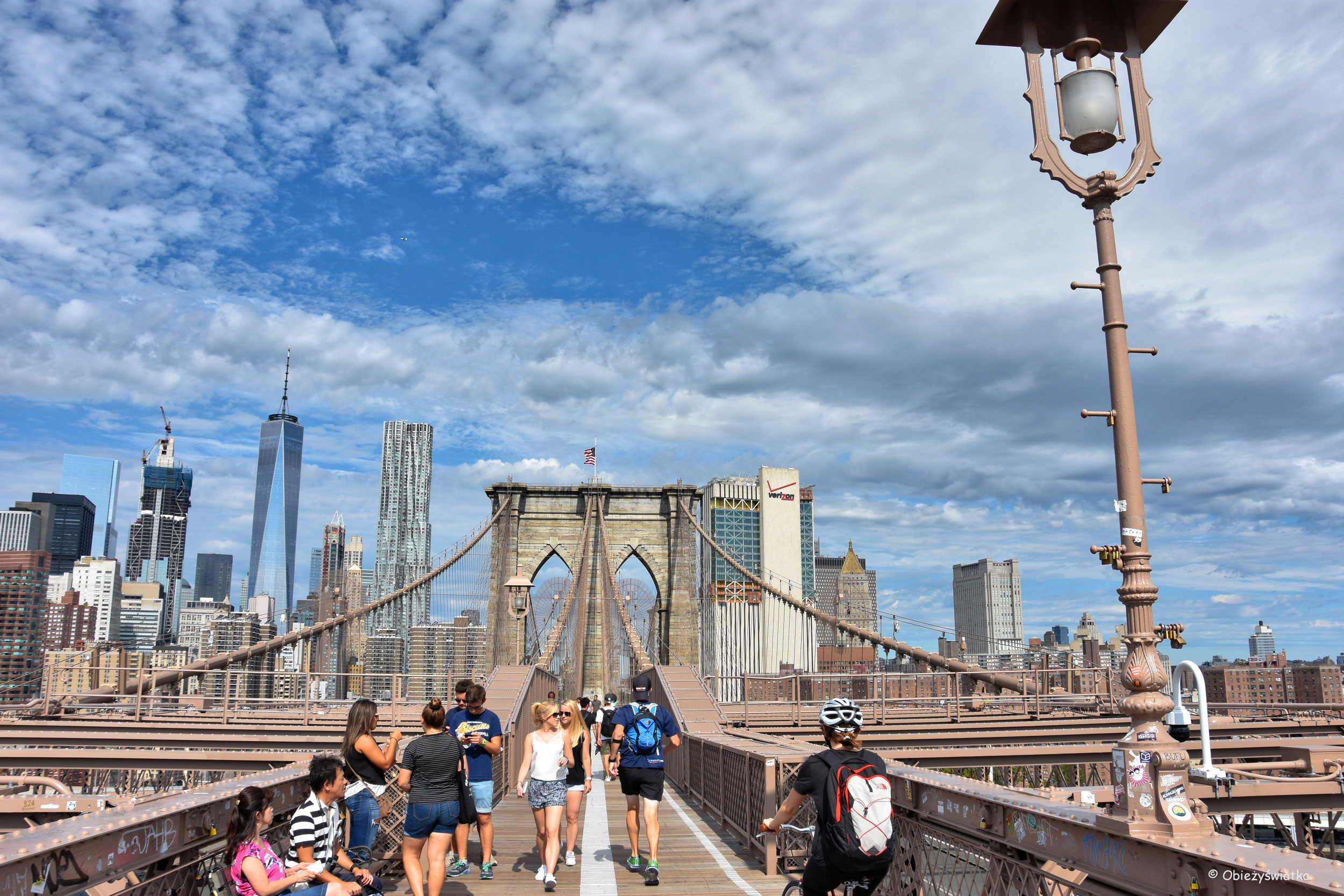 Brooklyn Bridge z panoramą na Manhattan, NYC