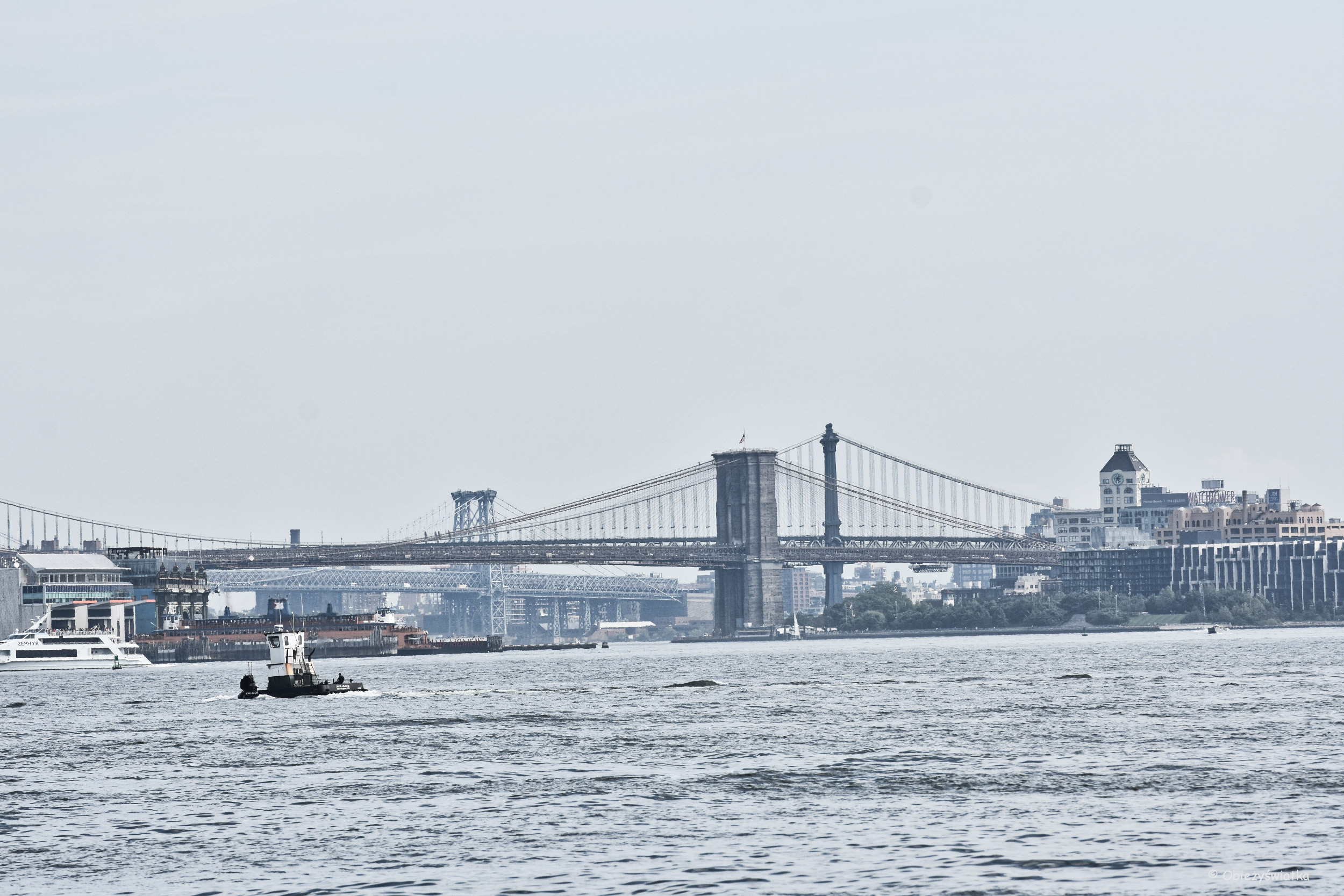 Brooklyn Bridge i Manhattan Bridge - widok w stronę DUMBO