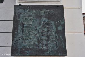 Tablica upamiętniająca szczyt polityczny z udziałem Polski w Piranie, Słowenia