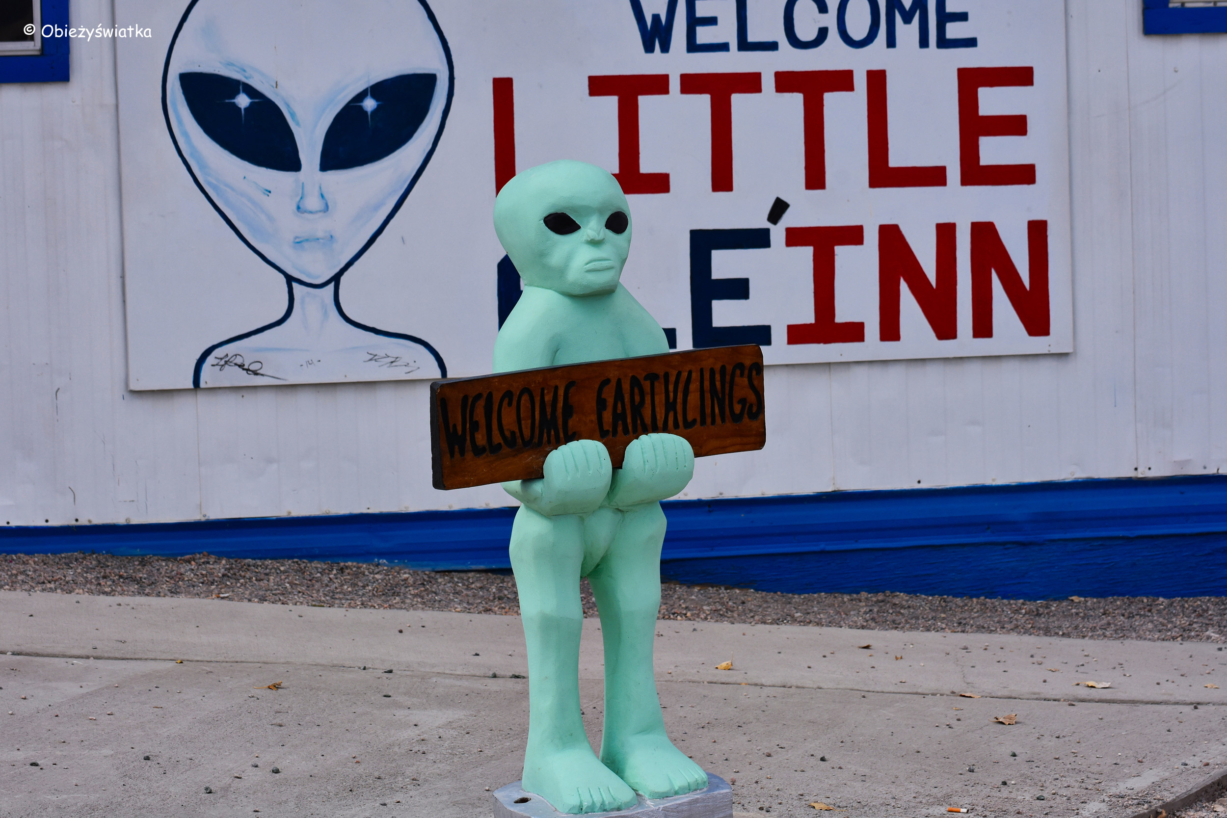 Earthlings welcome! - bar Little A’Le’Inn w Rachel, Nevada