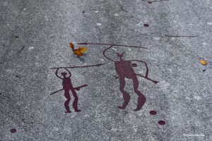 Jeden z przykładów prehistorycznej sztuki naskalnej w Tanumshede, Szwecja