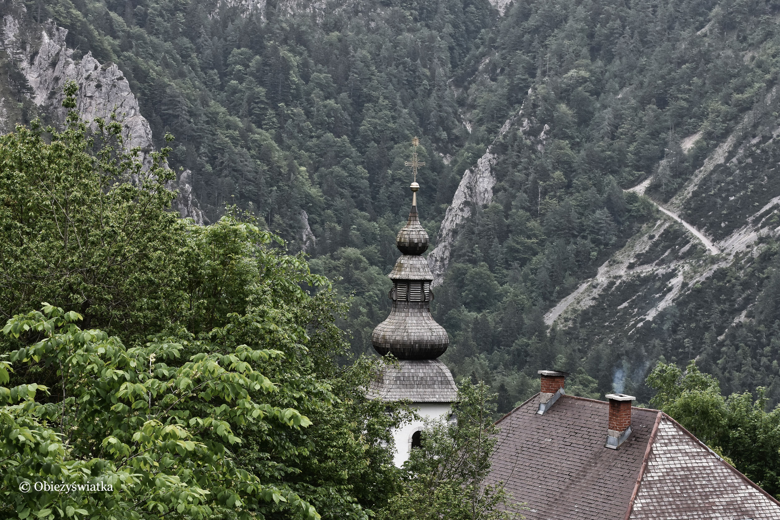 Widok ze szlaku na przełęcz Ljubelj, Słowenia