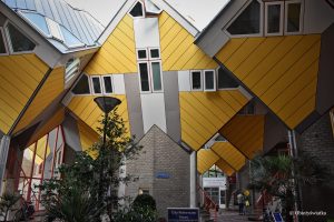 Pomysłowy kompleks mieszkalny w Rotterdamie - Cube Houses
