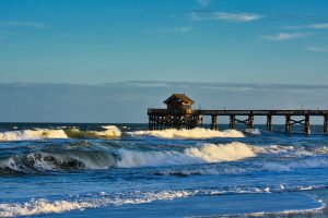 Cocoa Beach, Molo i sztorm