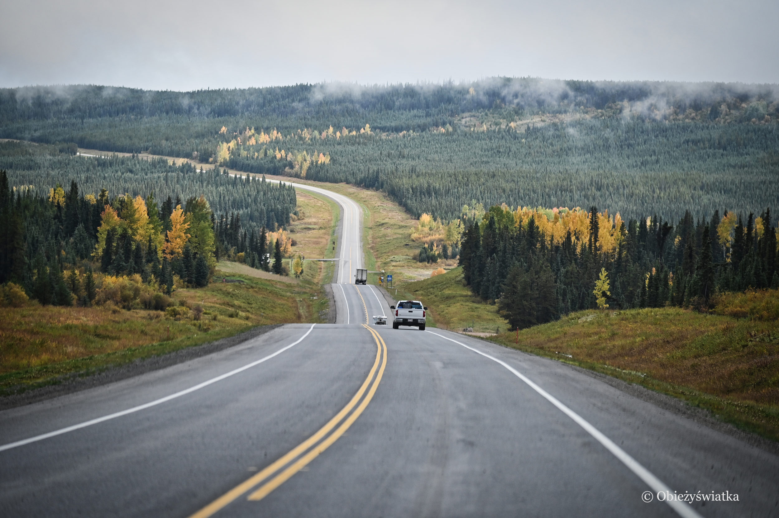 Mało ruchu na drodze - Alaska Highway, Kanada