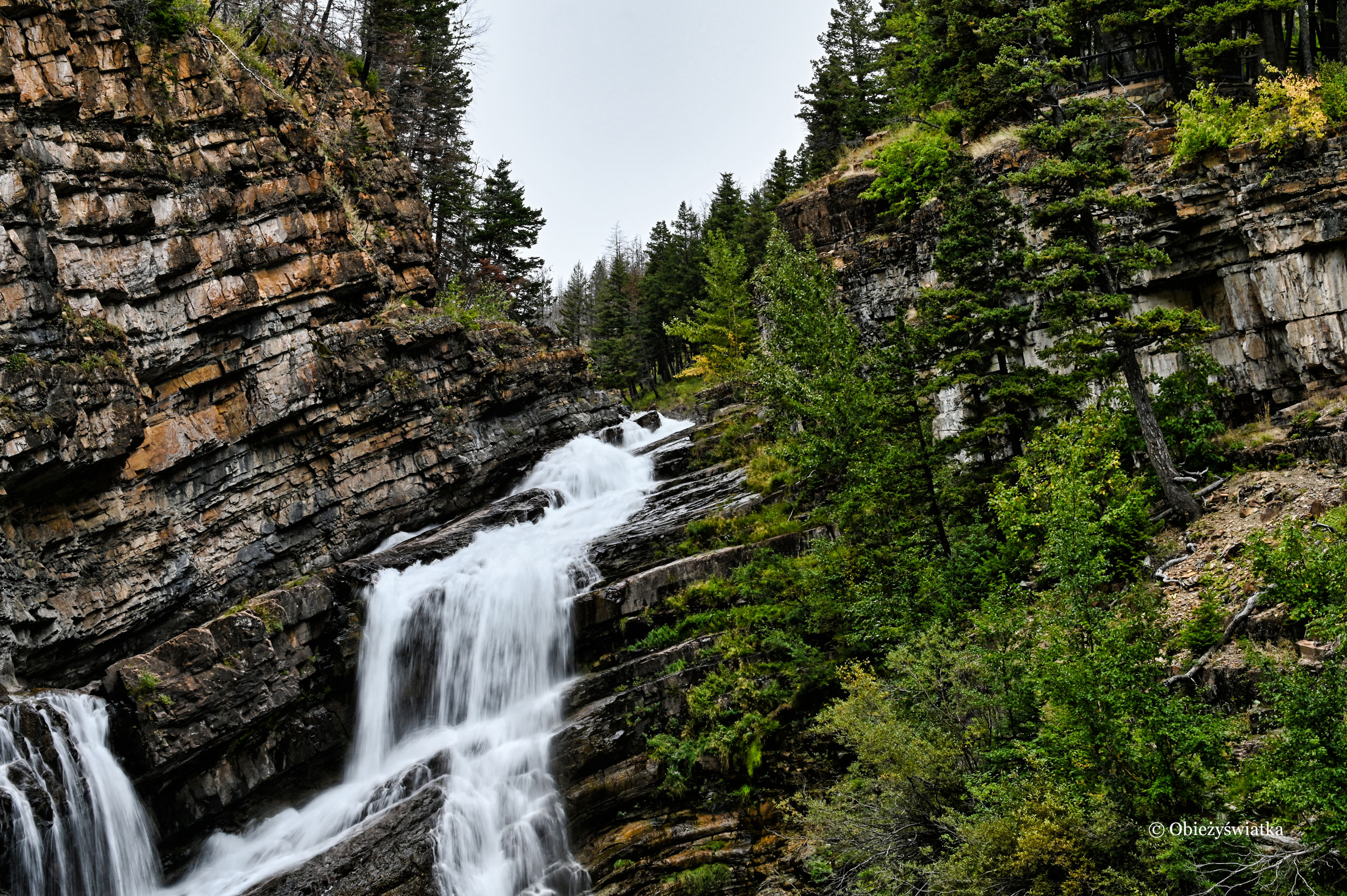 Wodospad w Parku Narodowym Waterton Lakes, Kanada