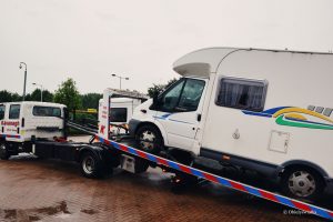 Czasami zdarzają się i takie sytuacje - kamper na lawecie, UK