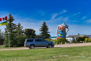 Wokół Coffee pot monument jest parking i miejsce na pikinik, Davidson, Kanada