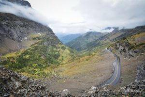 Going to the Sun Road na przełęczy Logana, Montana, USA