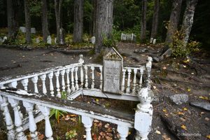 Zabytkowe nagrobki, stare groby - Cmentarz Poszukiwaczy Złota w Skagway, Alaska