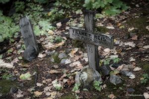 Proste krzyże i skromne płyty - Cmentarz Poszukiwaczy Złota w Skagway, Alaska