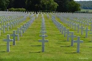 Białe krzyże... - groby amerykańskich żołnierzy, którzy zginęli w czasie II wojny światowej, Henri Chapelle, Belgia