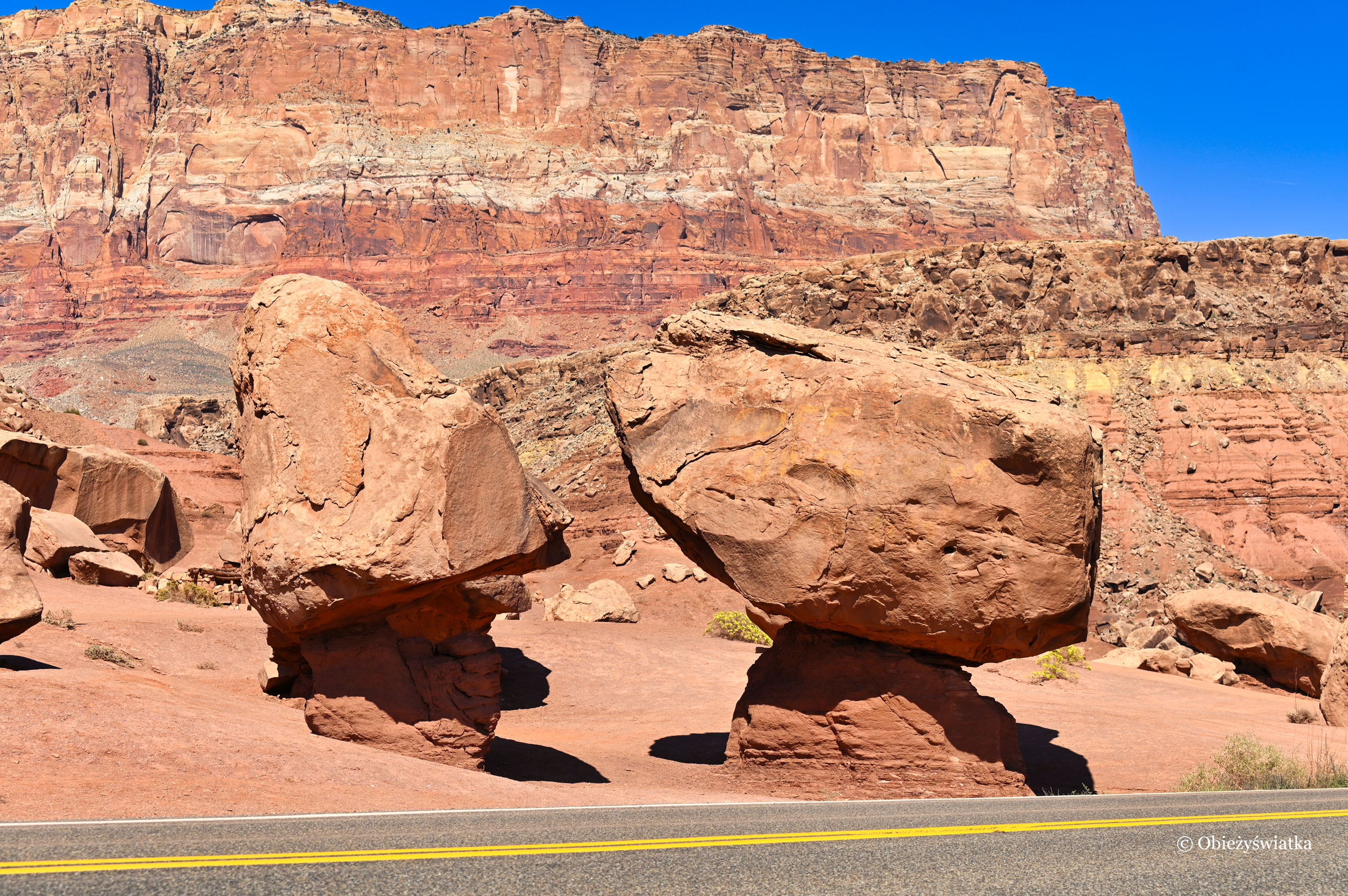 Ogromne kamienie na poboczu - Highway 89A, Arizona