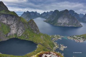 Lofoty ze szczytu Reinebringen, Norwegia