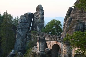 Bastei - krótko przed wschodem słońca, Narodowy Park Saskiej Szwajcarii, Niemcy