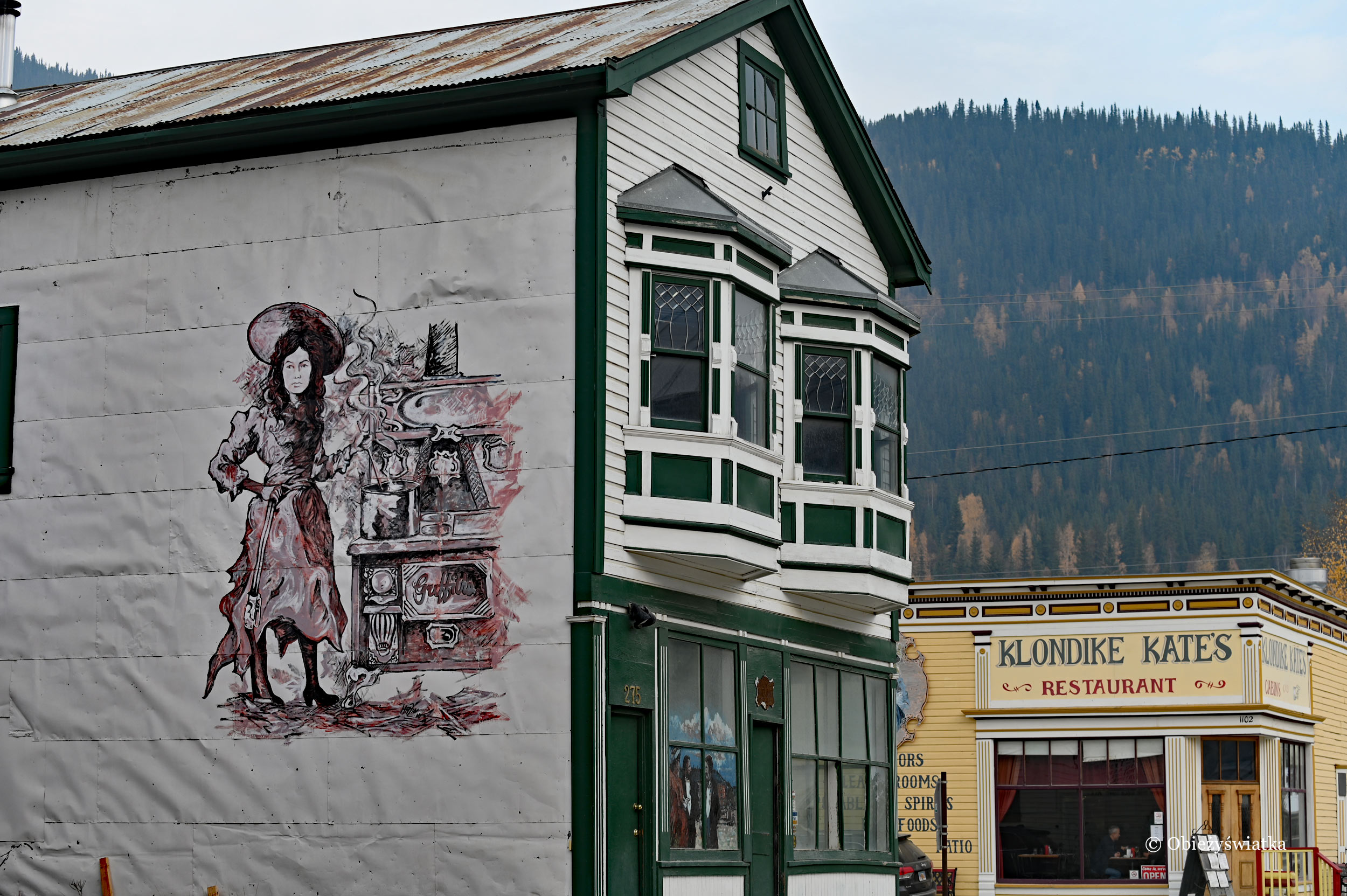 Kolorowe fasady Dawson City, Kanada