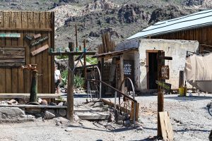W miasteczku jest małe muzeum, Oatman, Arizona