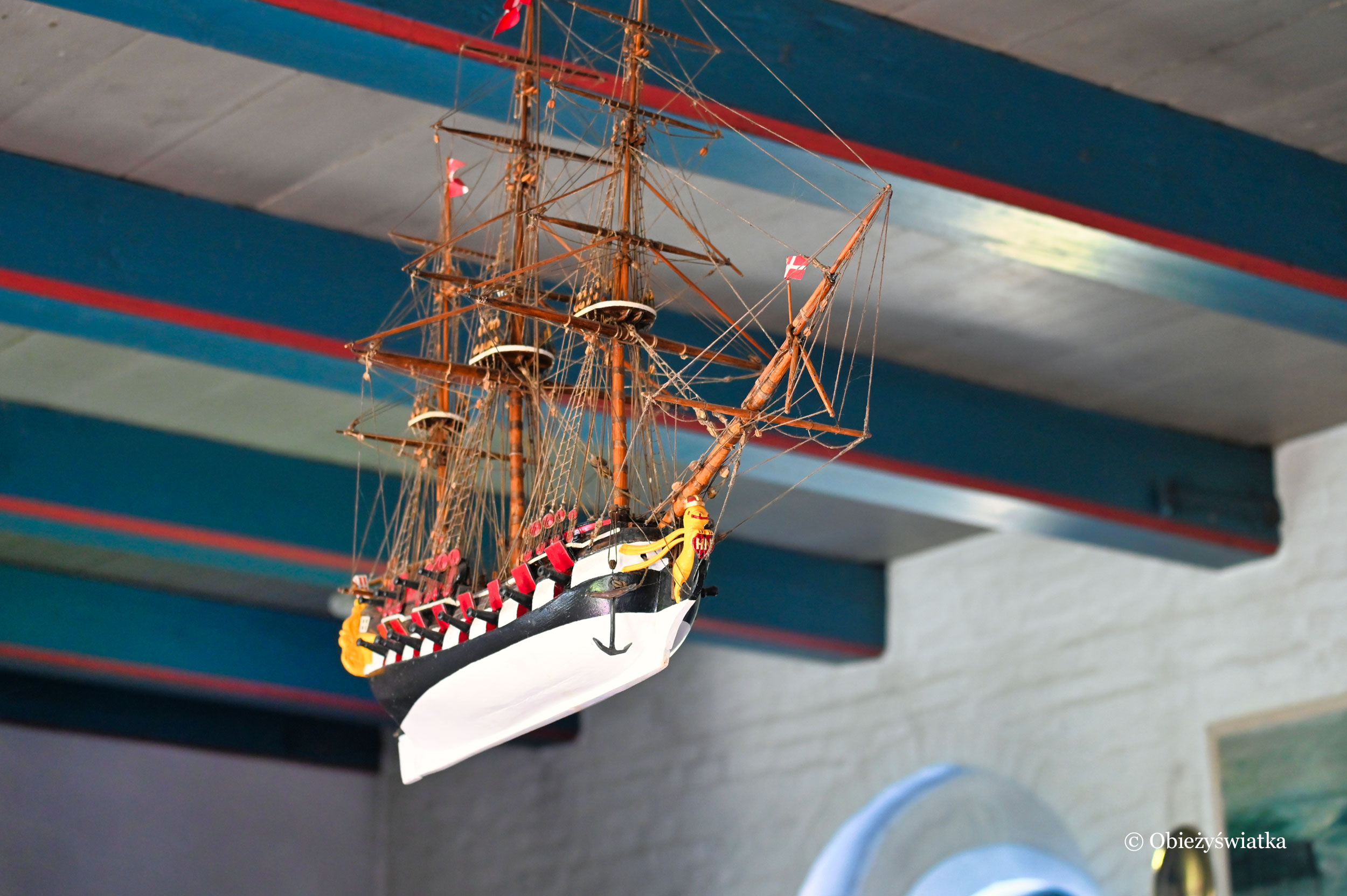 Model statku podwieszony w kościółku św. Jana, Hallig Hooge