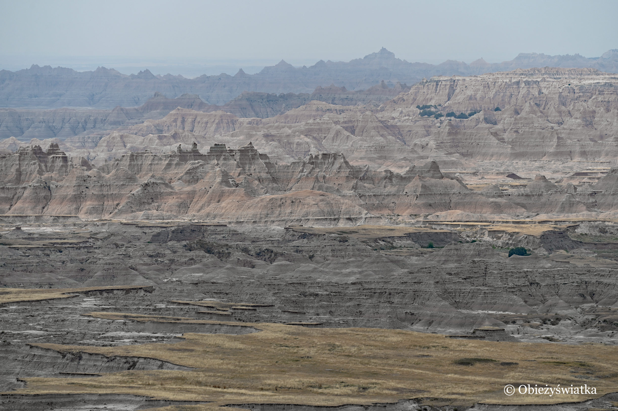 Kolorowe skały w Parku Narodowym Badlands, Dakota Południowa, USA