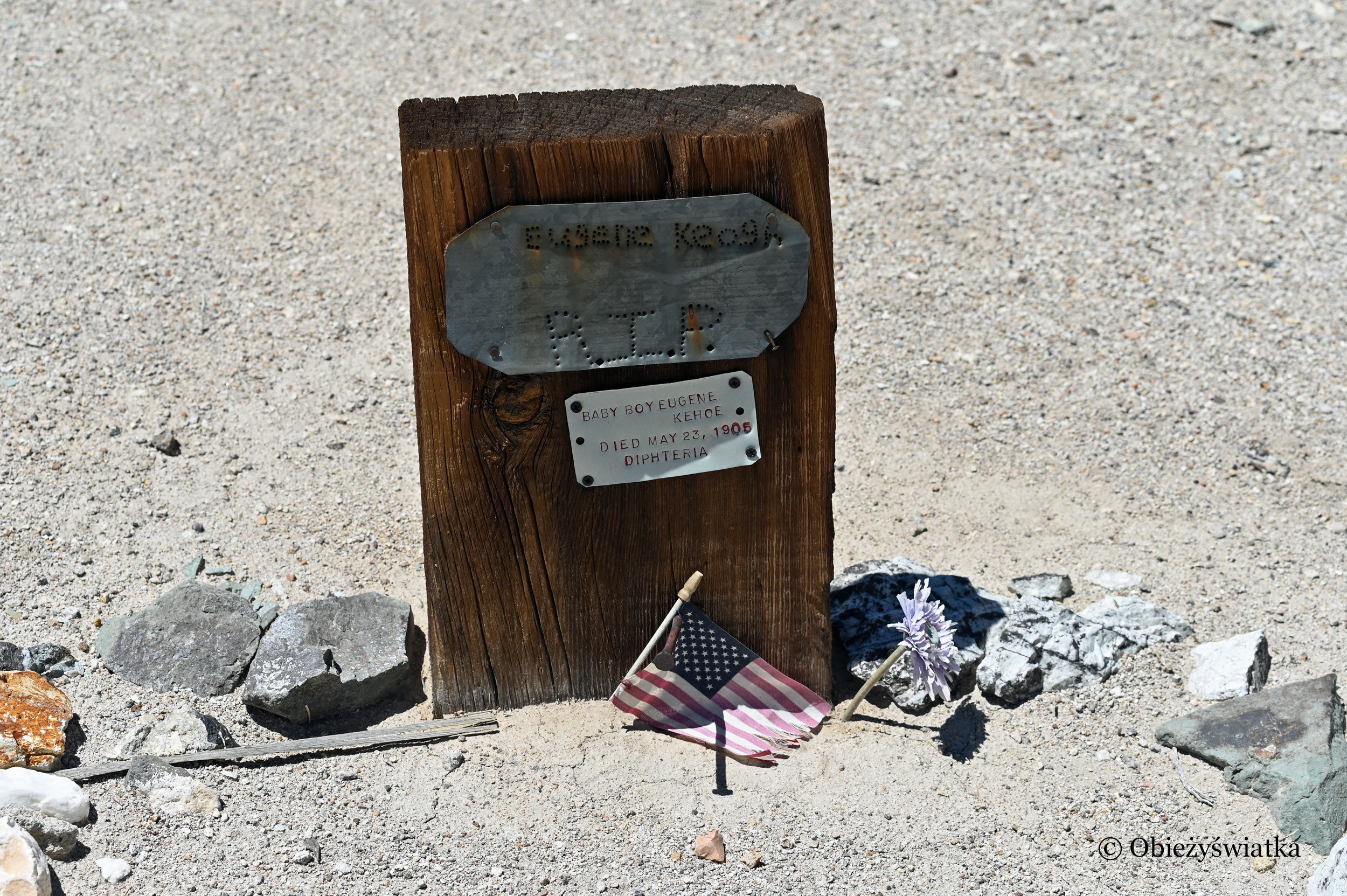 Tonopah Cemetery, Nevada - mały Eugene zmarł na błonicę